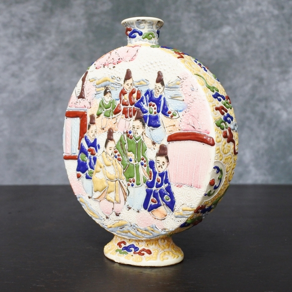 Antique Japanese Moriage Satsuma Figural Moon Flask Vase - Picture 3 of 11